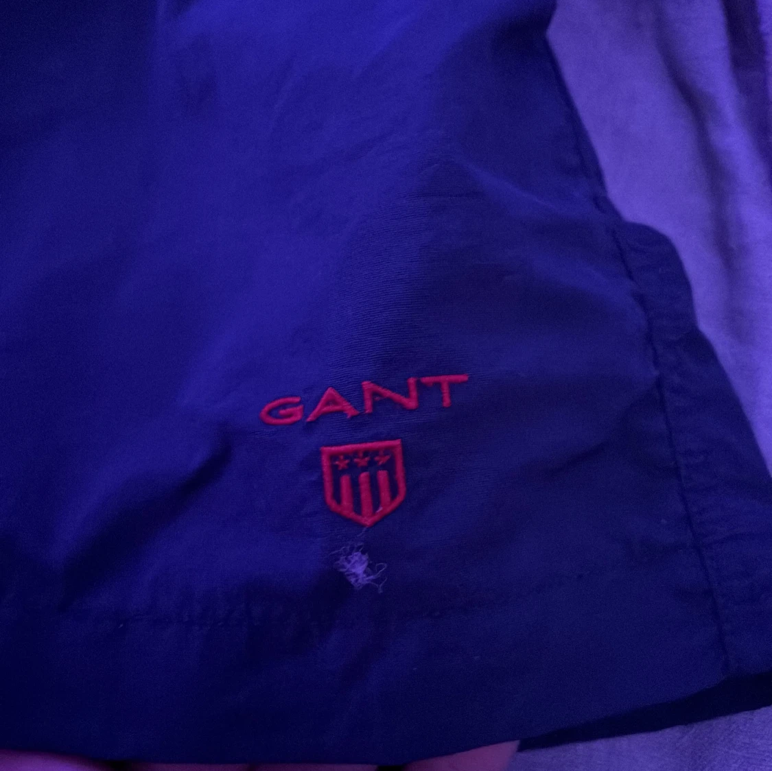 Marinblå badshorts från GANT - 1