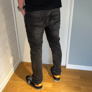 Nudie jeans Grim Tim - Nudie Jeans | skick 9/10 | Storlek 39/32 | Pris - 499kr | Modellen är ca 178cm lång | Hör av dig vid minsta fråga eller fundering!!
