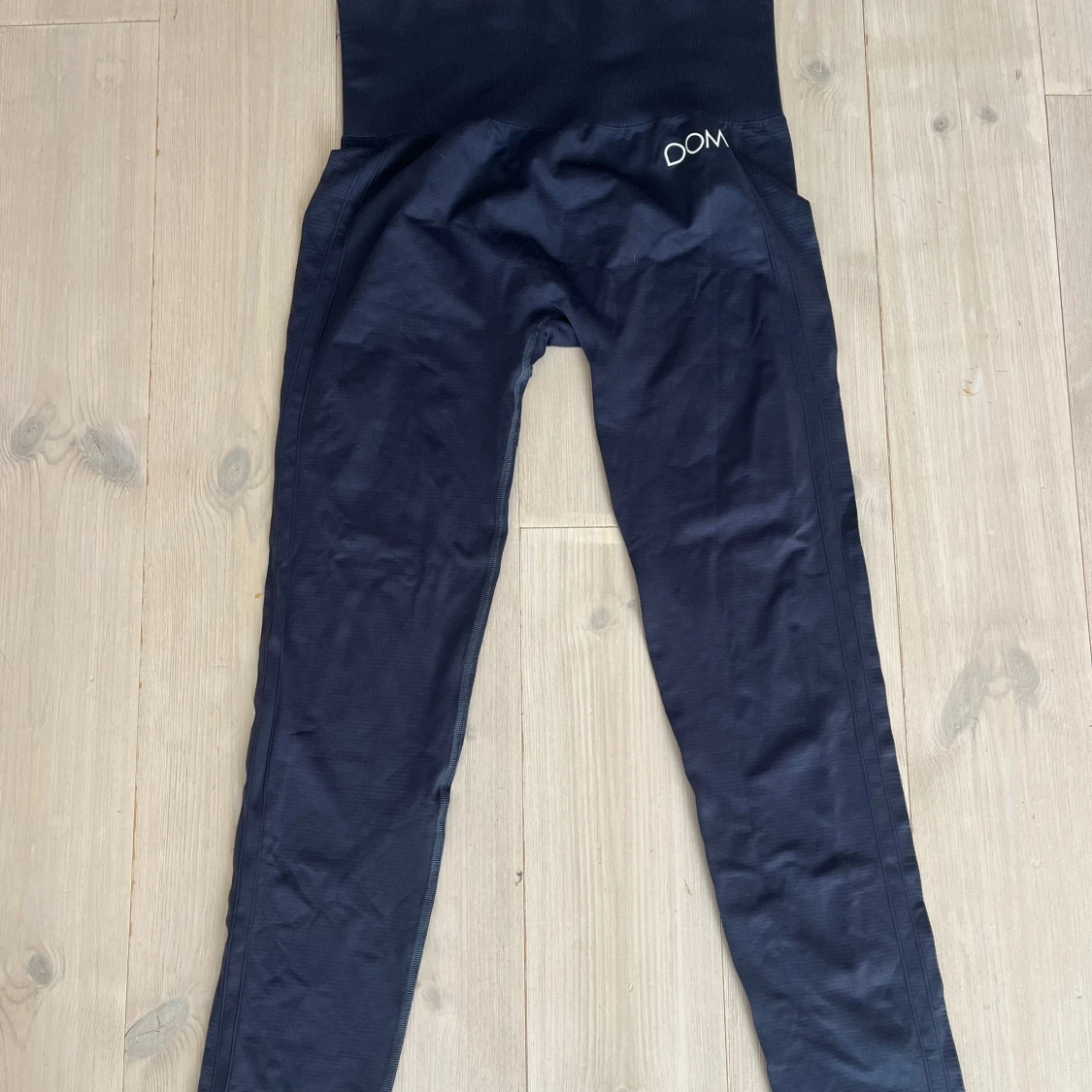 Svarta leggings från Drop of Mindfulness - 1