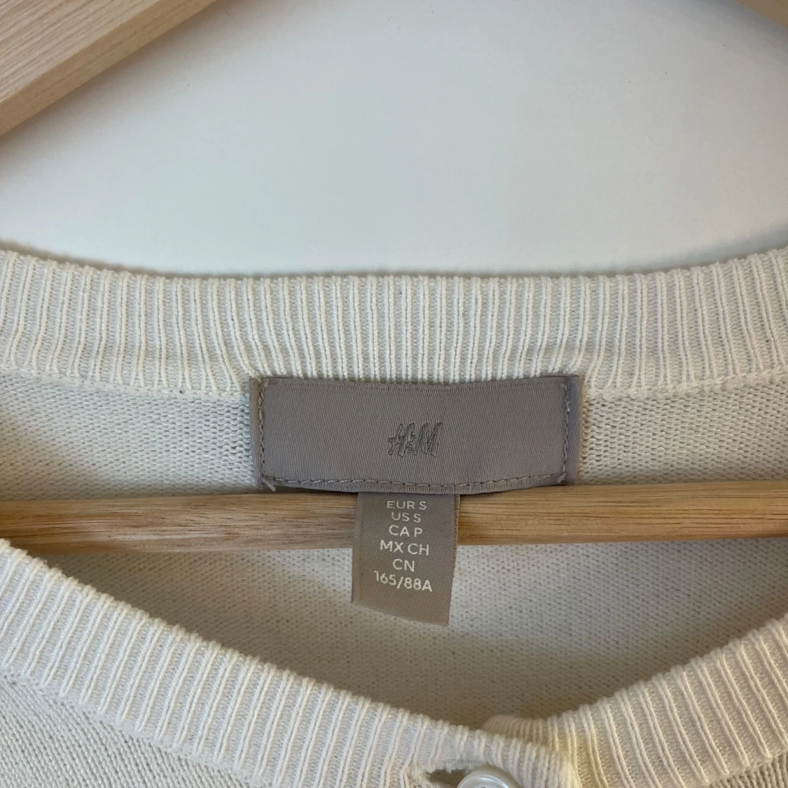 Vit kofta från H&M med knappar - 1