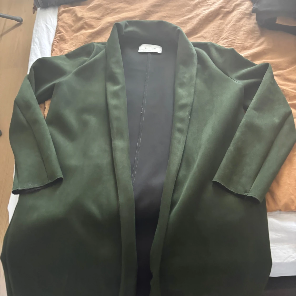 Mörkgrön kappa från Stradivarius