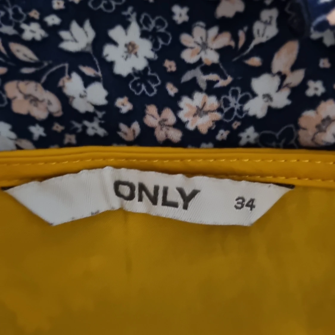 Gul linnetopp från ONLY - 2