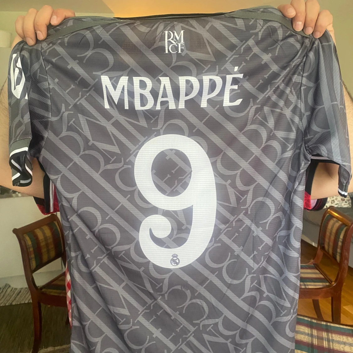 Real Madrid Mbappé grå fotbollströja - 1