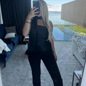 Silkes topp - Silkes topp från Zara med band i storlek m med lappar kvar