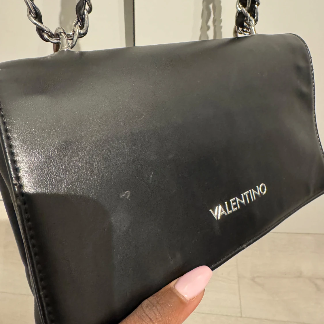 Svart axelväska från Valentino - 3