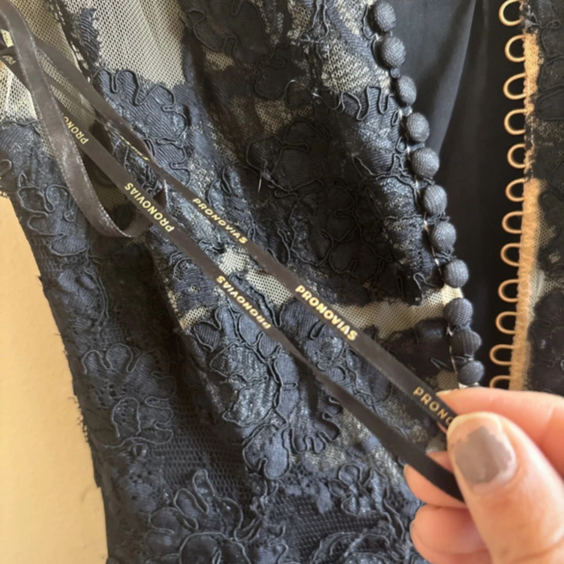 Svart spetsklänning från Pronovias - 1