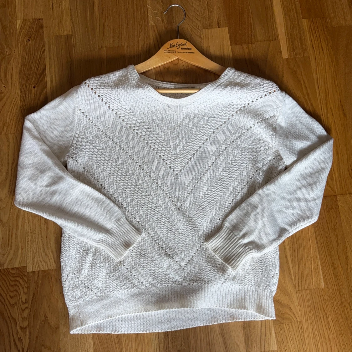 Vit stickad tröja med mönster - 2