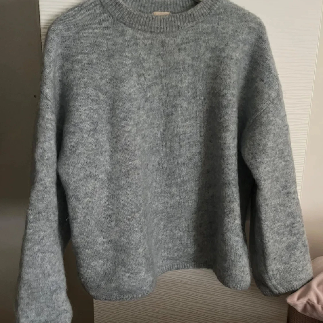 Ljusgrå stickad tröja mohairblandning H&M - 1