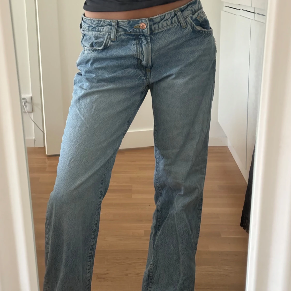 Blå straight low waist jeans från Zara - 1