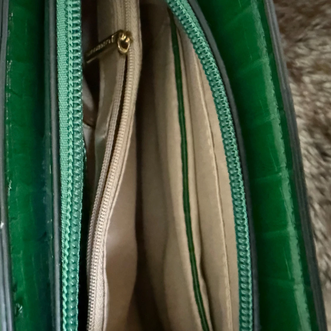 Grön handväska från Laphrodite Paris - 4