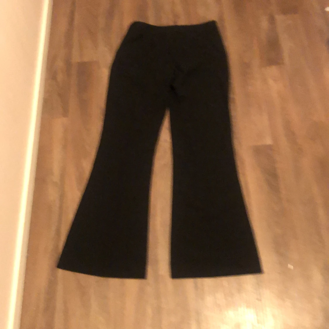 Svarta bootcut kostymbyxor - 3