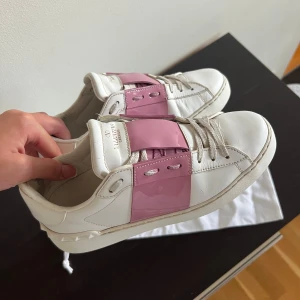 Valentino open - Säljer dessa valentino open i väldigt bra skick, påse tillkommer💞