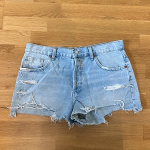 Zara shorts lågmidjade - Säljer de populära Zara shortsen, lågmidjade tyvärr för små för mig❣️