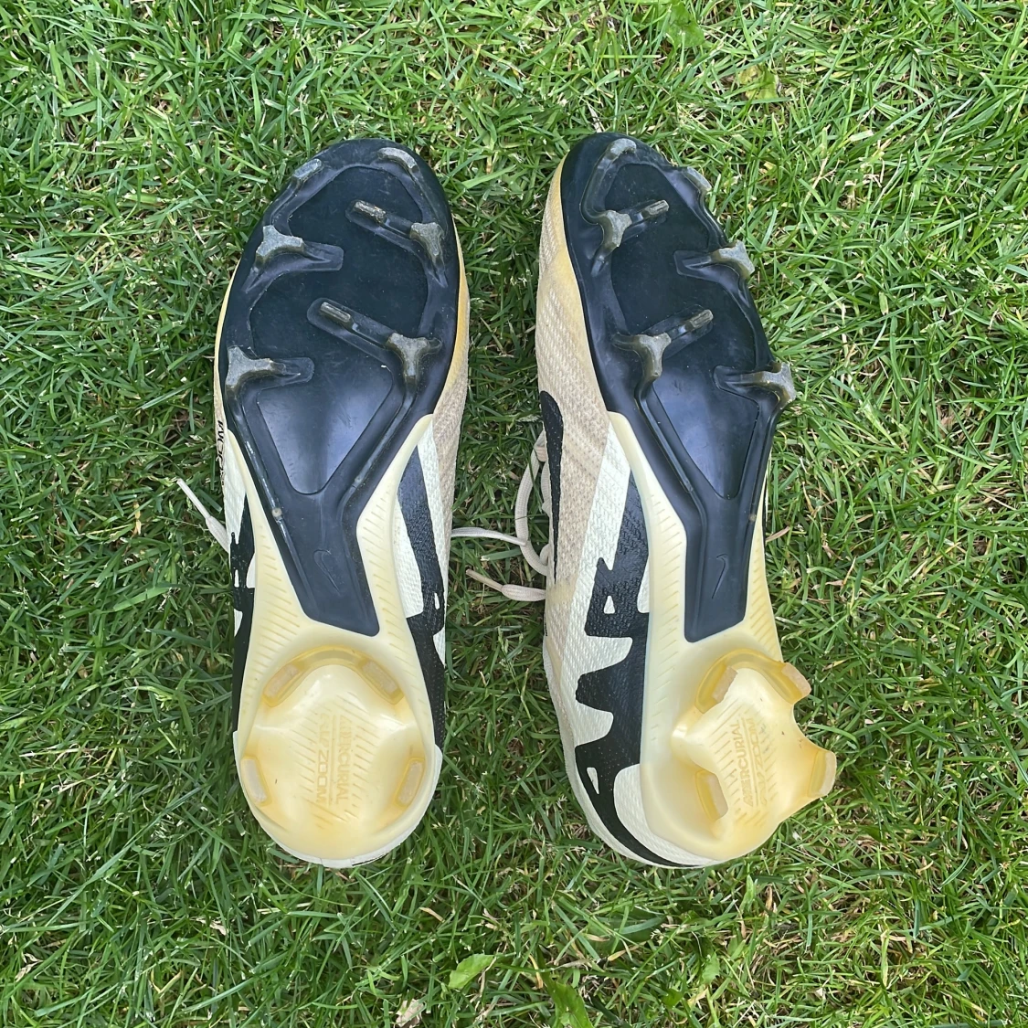 Nike Mercurial fotbollsskor beige/svart - 1