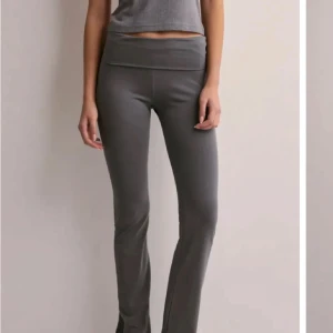 Gråa yoga pants - Jättesköna populära yoga pants från Nelly💓💓