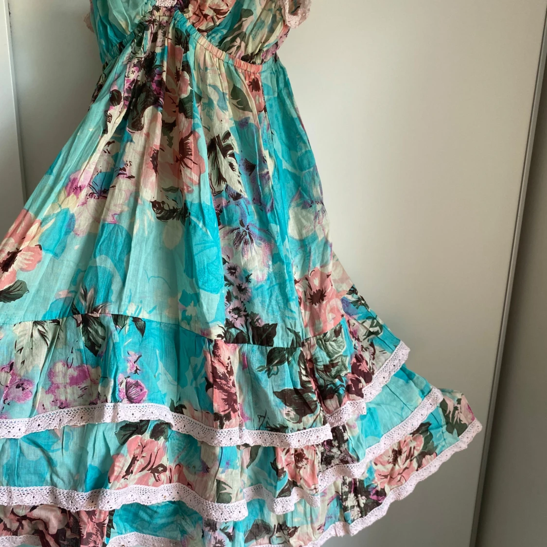 Blommig miniklänning  - 2