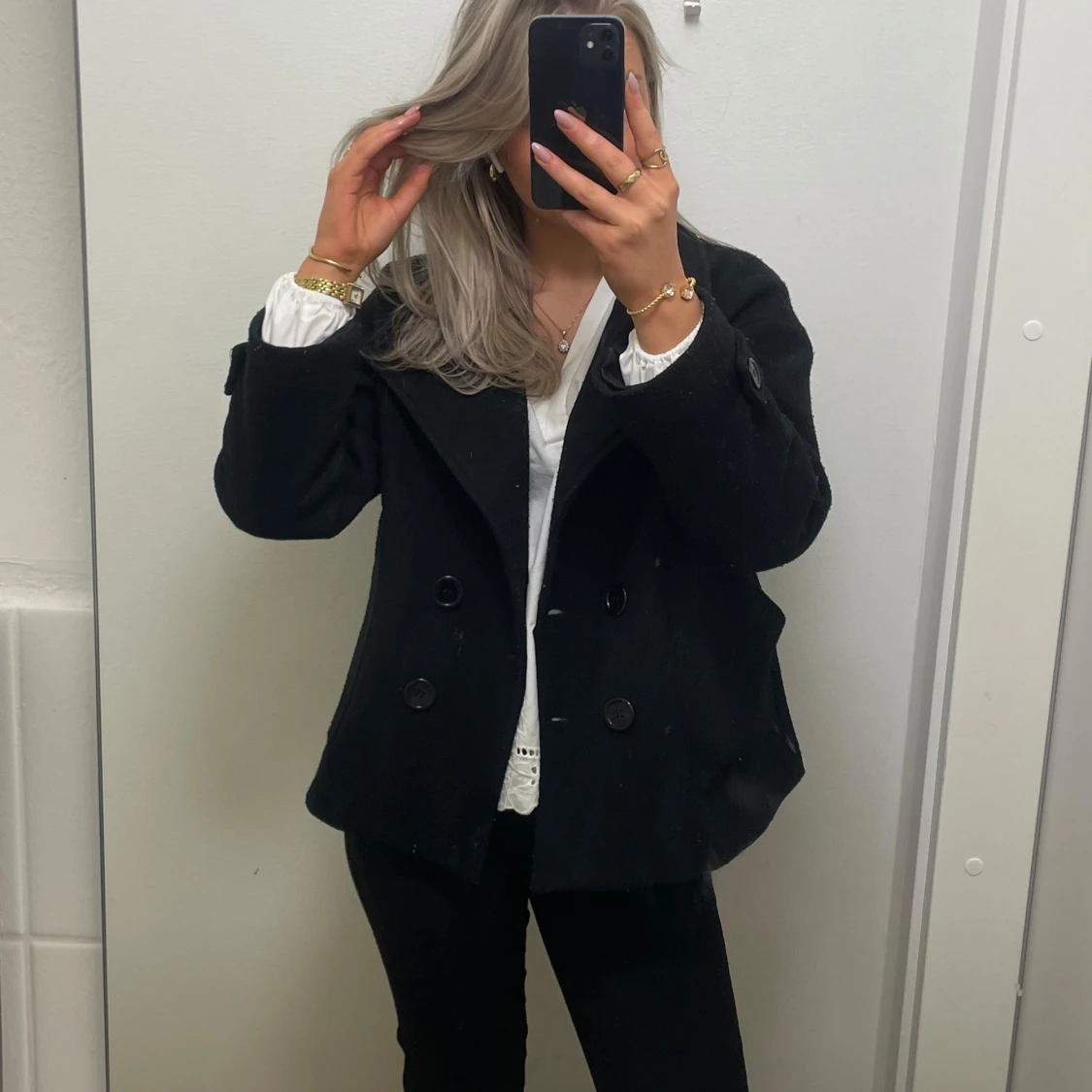 Svart skepparkavaj med dubbelknäppning