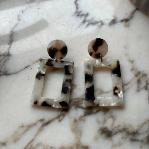 Örhängen 💘 - Jättefina örhängen 