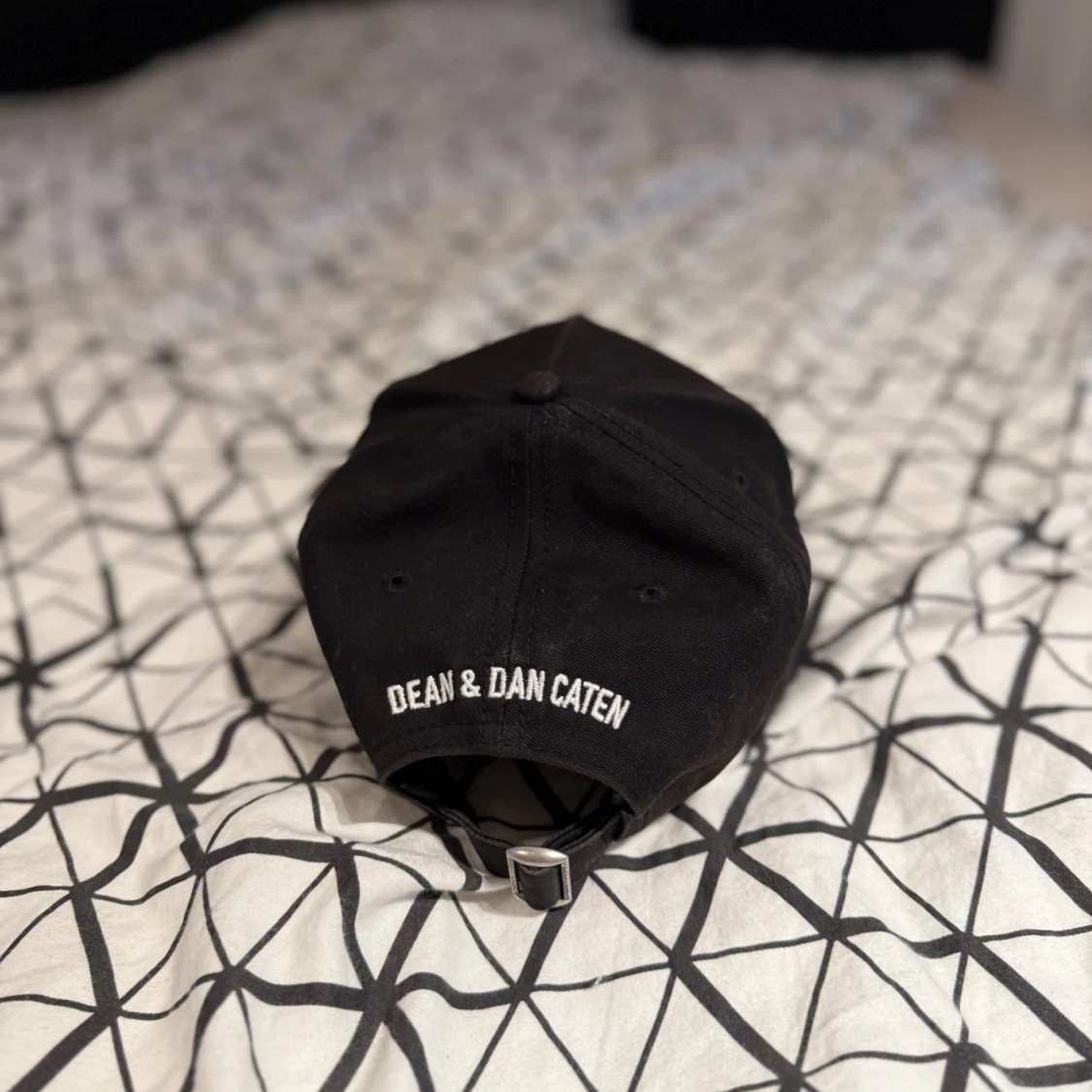 Svart keps från DSQUARED2  - 1