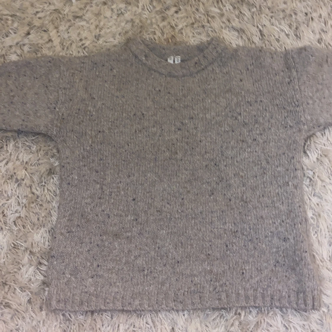 Beige stickad tröja i ullmix