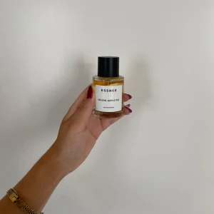 Essence parfym - Parfym från Essnce, supertrevlig doft men passar tyvärr inte mig!