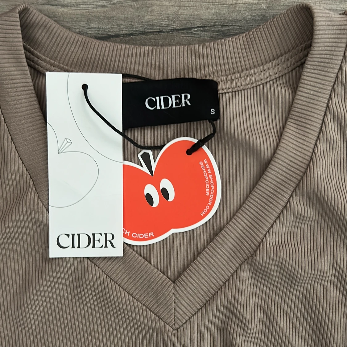 Beige ribbad långärmad topp från Cider - 1