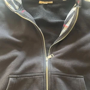 Märkes kofta BB - Märkeskofta svart, använd lite då och då men ej stora märken eller så. Mer info i dm. Priset kan diskuteras vidare.