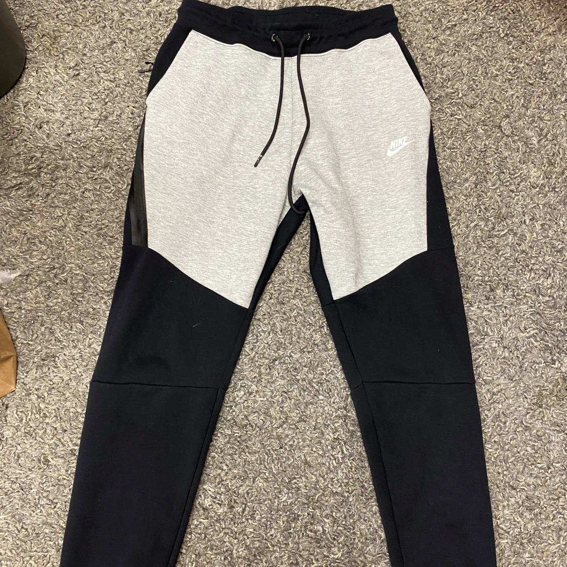 Nike Tech Fleece byxor svart/grå M - 1