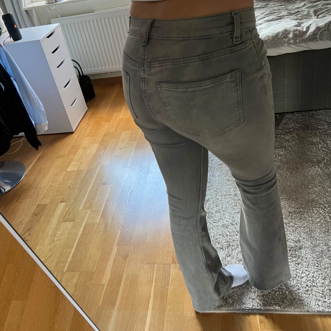 Grå bootcut jeans - 2