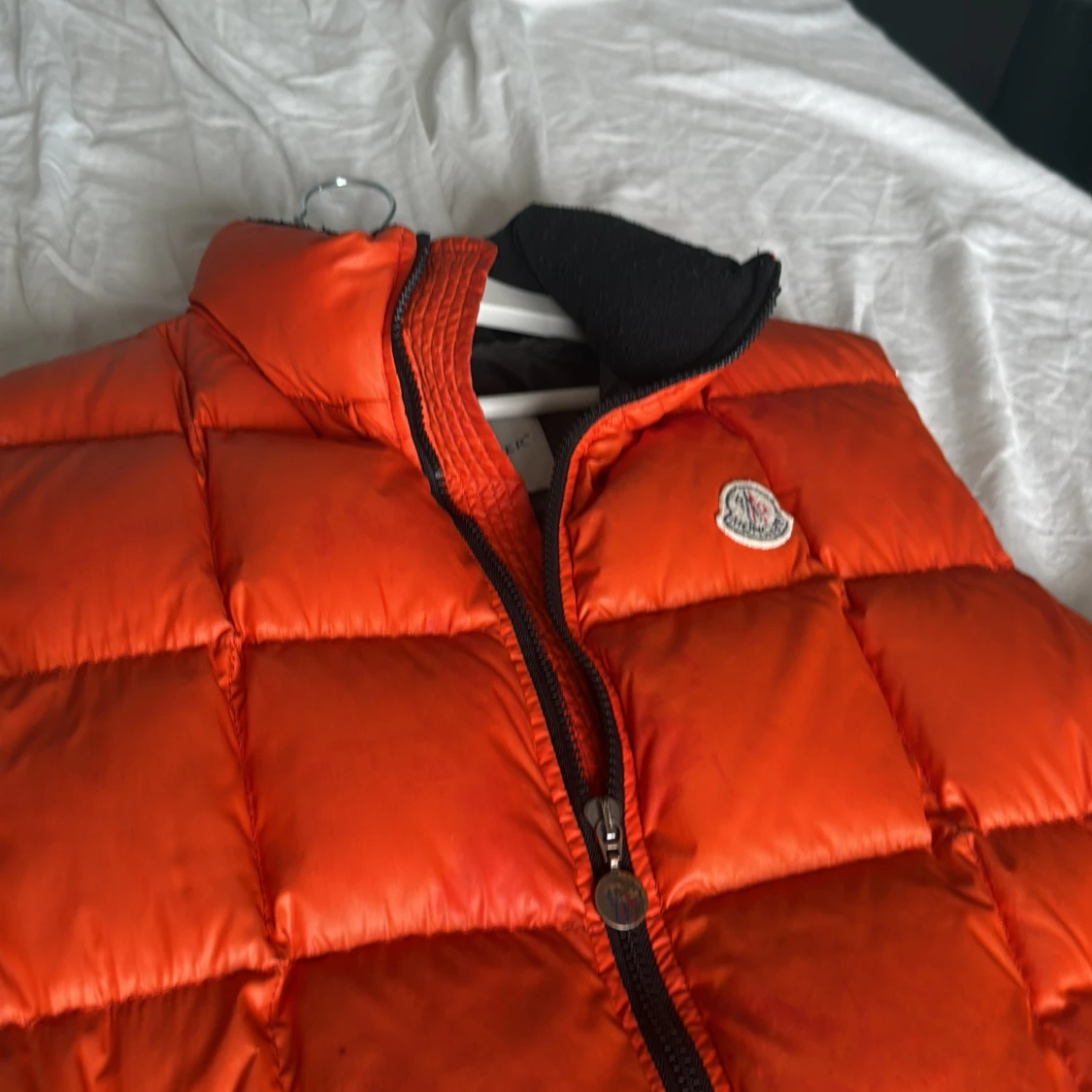 Orange dunväst från Moncler - 1