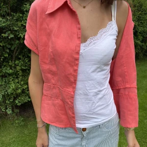 Skjorta - Snygg tröja/skjorta i härlig färg!🤍