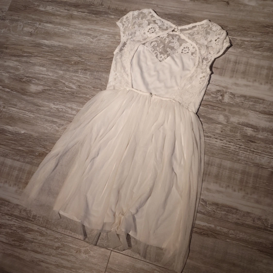 Vit spetsklänning från NLY One - 1