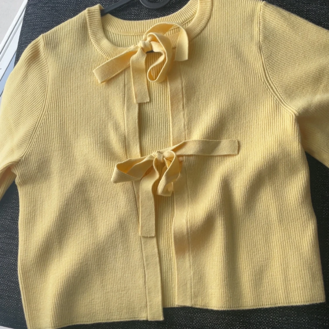 Gul kofta med knyt fram - 3