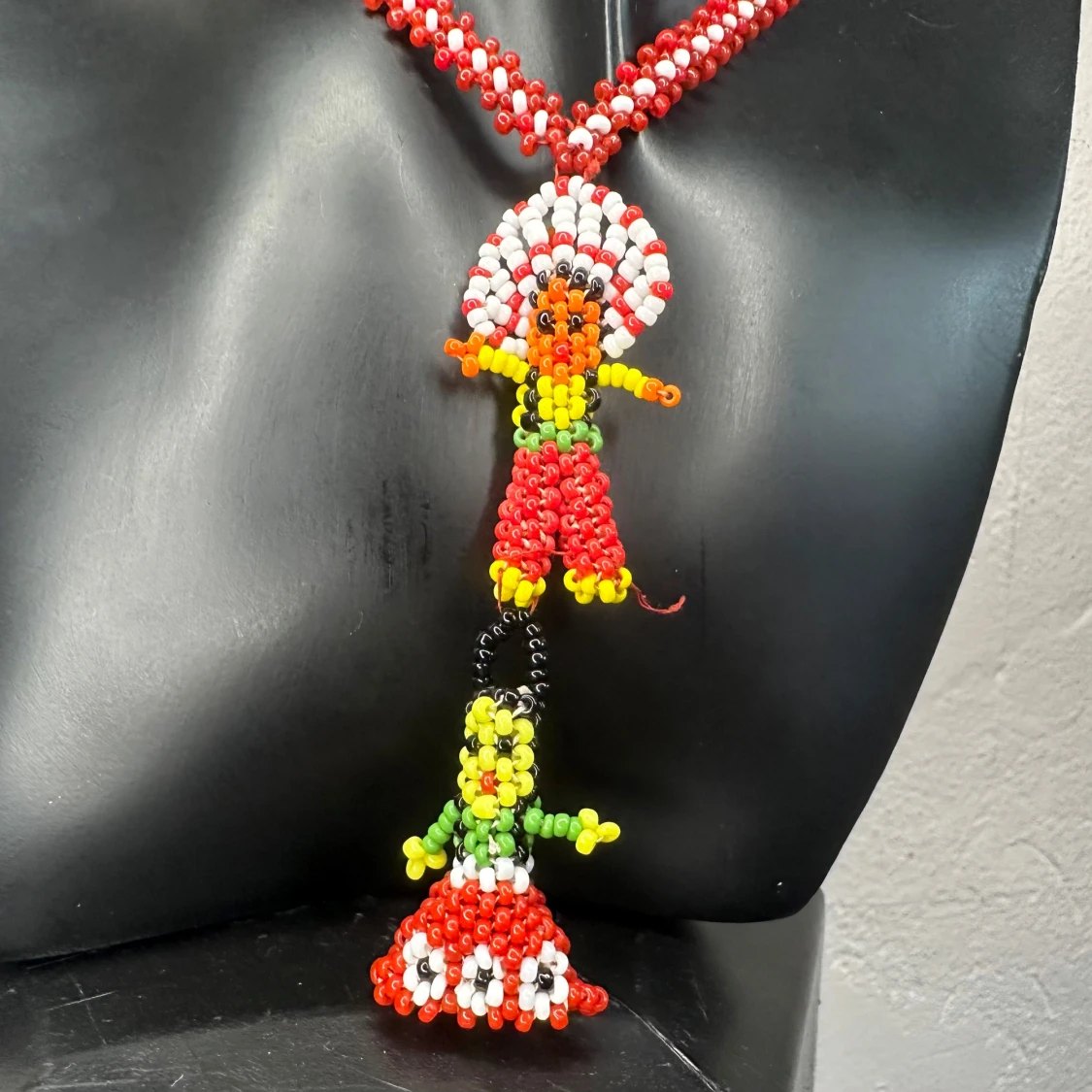 Vintagehalsband med pärlade figurer – färgstark folk art  - 2