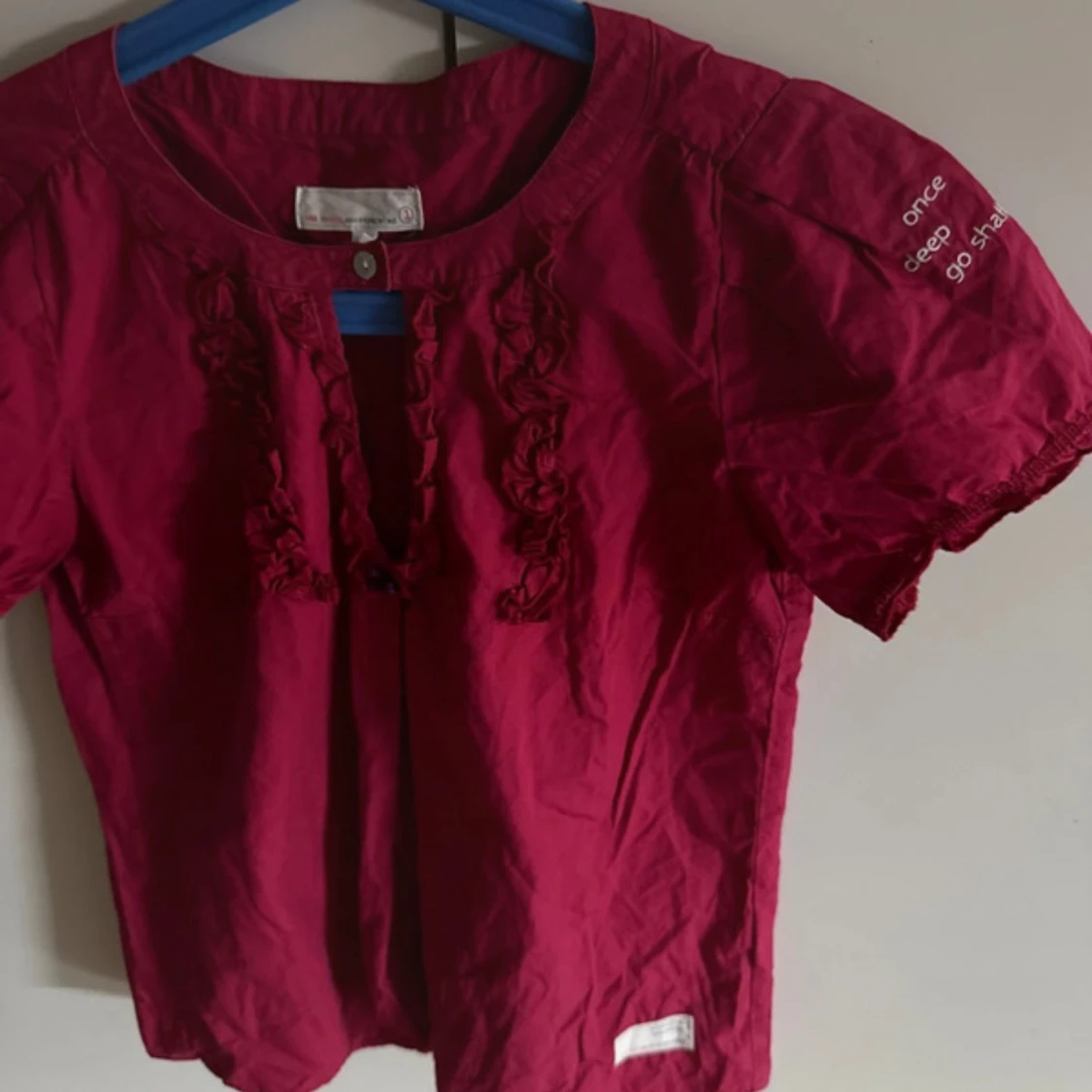 Rosa blus från Odd Molly med volang - 1