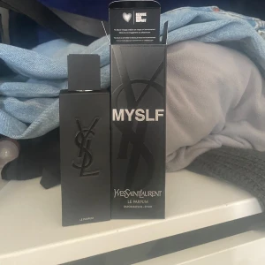 Yves Saint Laurent MYSLF Le Parfum - Köpt för cirka 2 månader sedan endast tagit några sprut så estimerar 59-60ml kvar. Underbar doft likt originalet fast med en fin vanilj not.