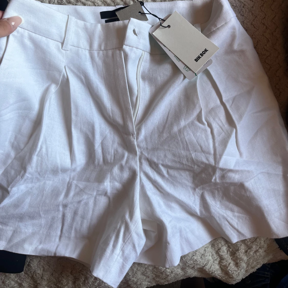 Vita linneshorts från Bik Bok, strl 34