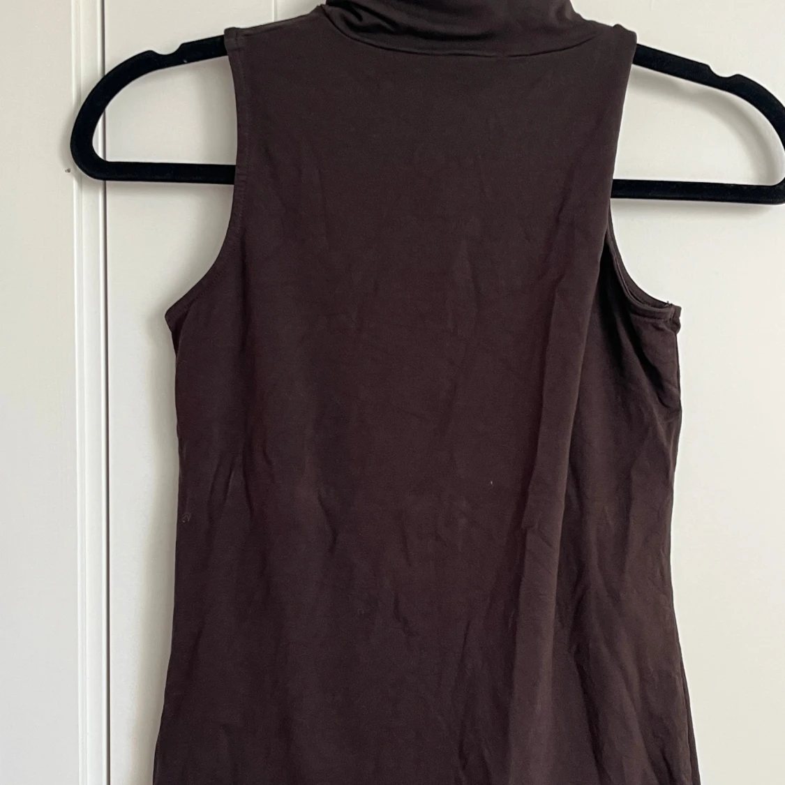 Brun ärmlös topp med knyt från Esprit - 1