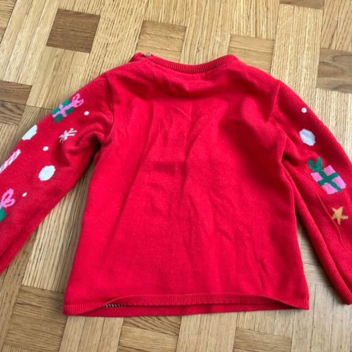 Röd jultröja med tomte från H&M - 3