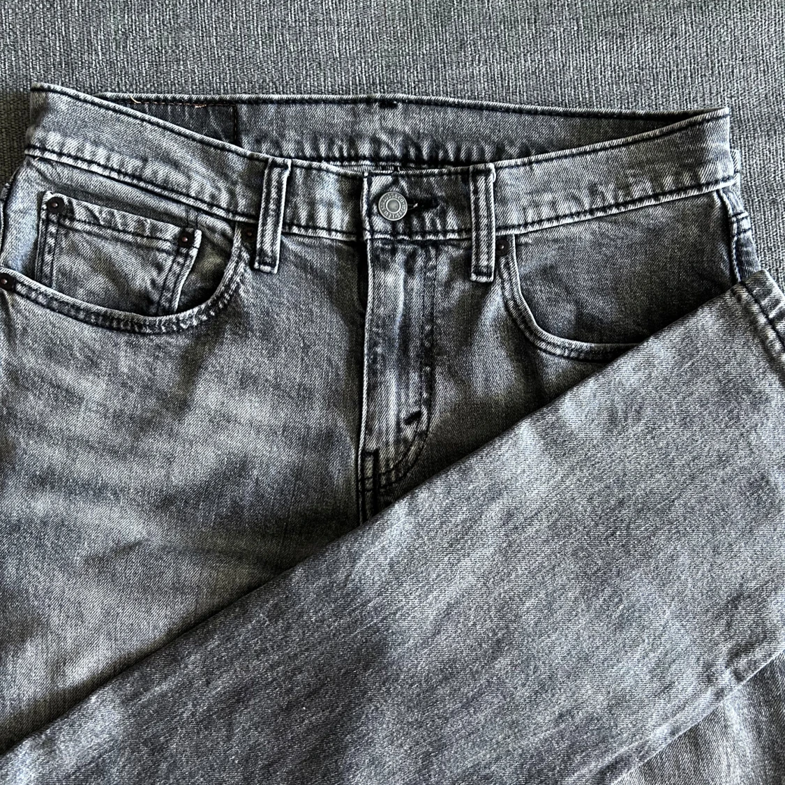 Gråa raka jeans från Levi’s - 1