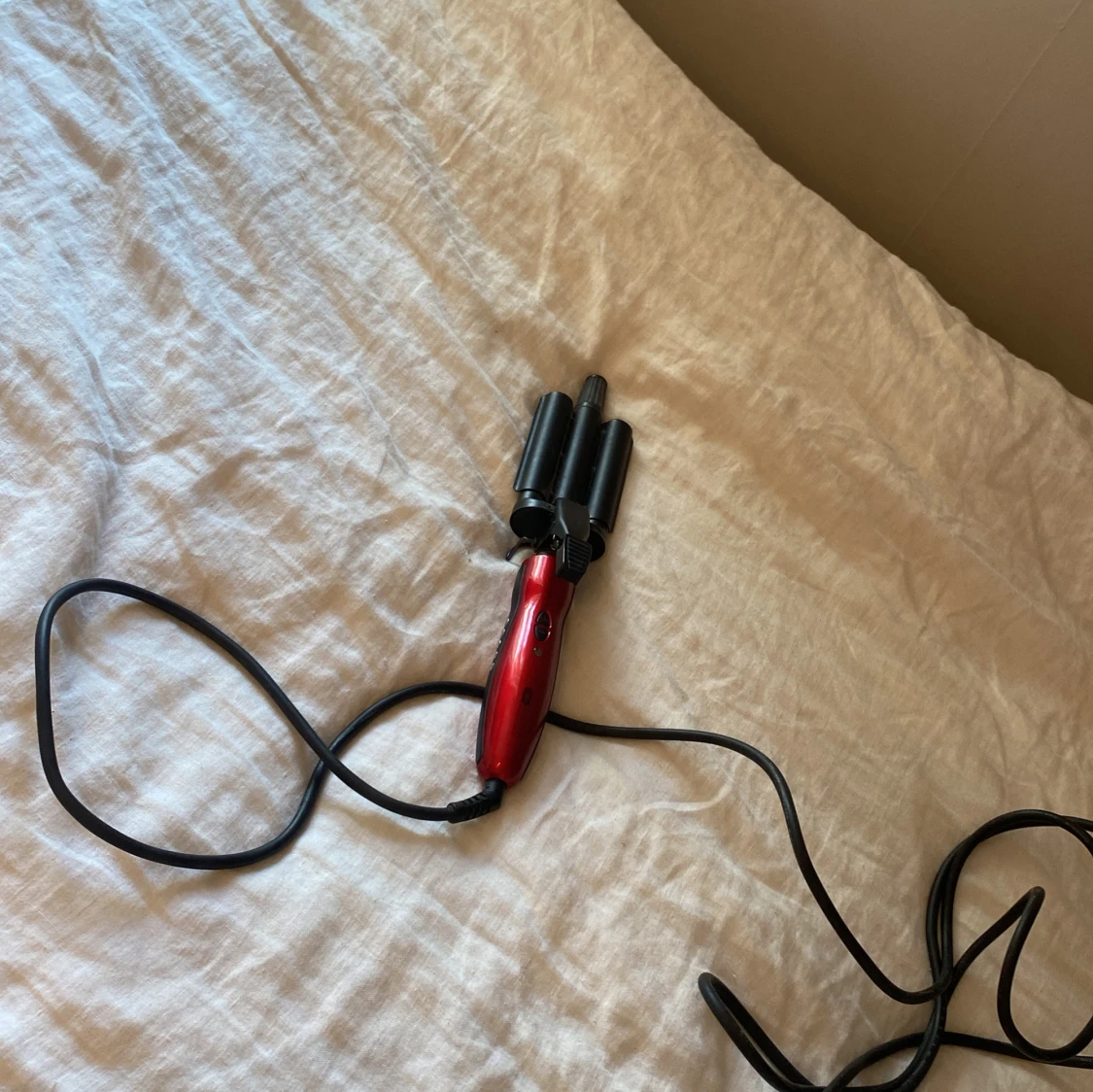 Röd vågtång för håret