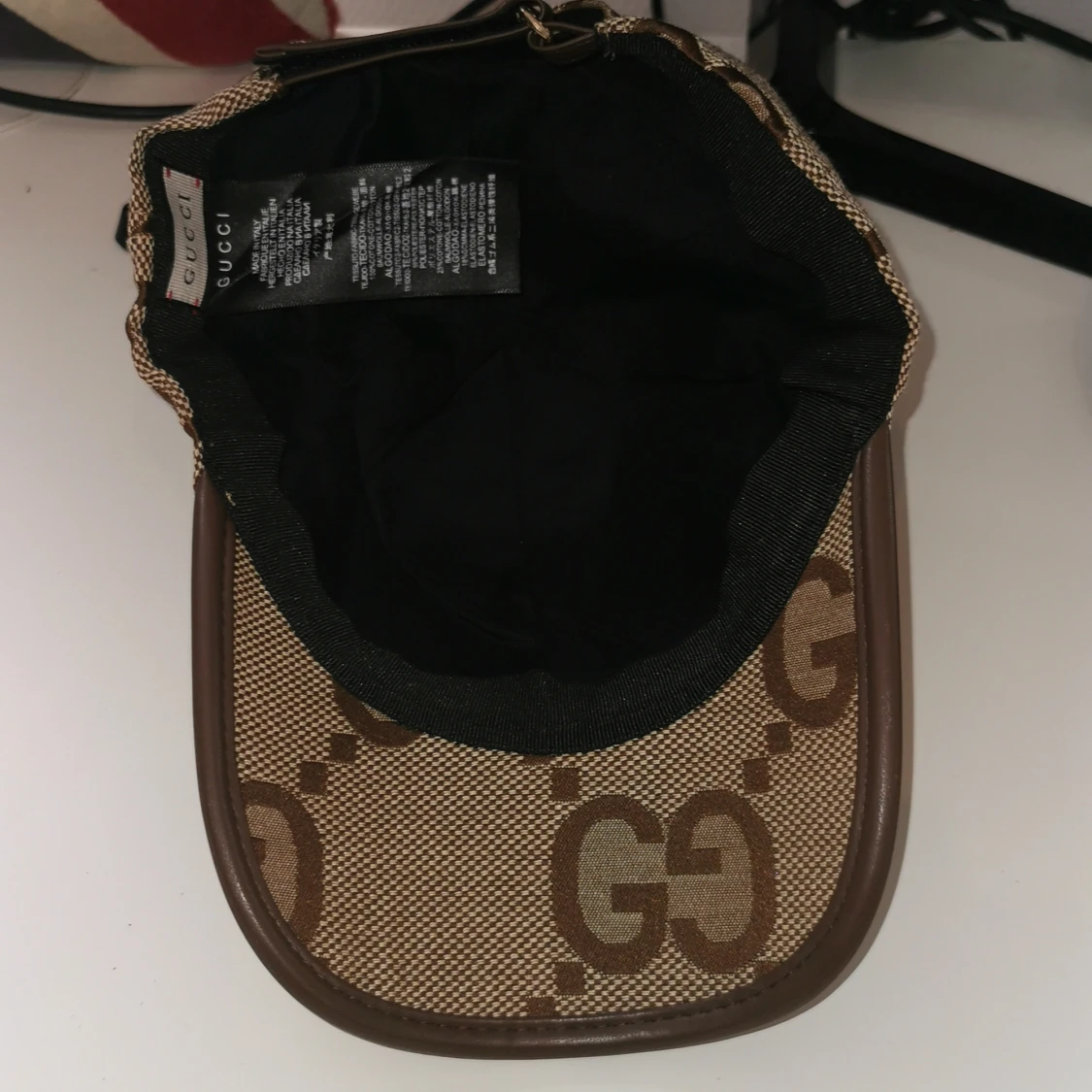 En skön keps med G mönster  - 2