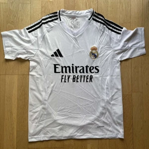 Real Madrid hemma tröja⚪️ - Skit fet Real Madrid tröja till sommaren⚪️🌠