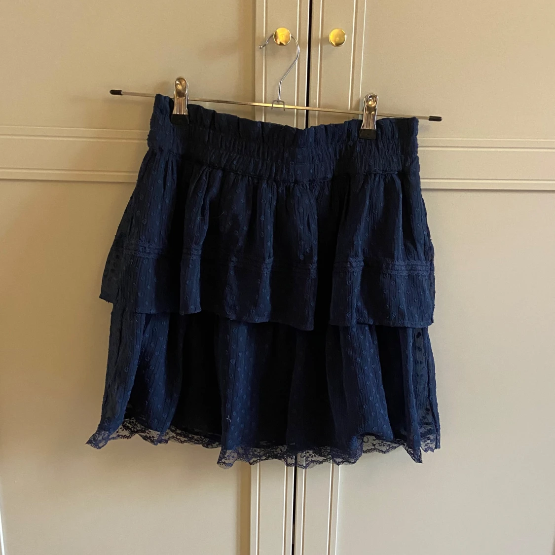 Mörkblå volangkjol