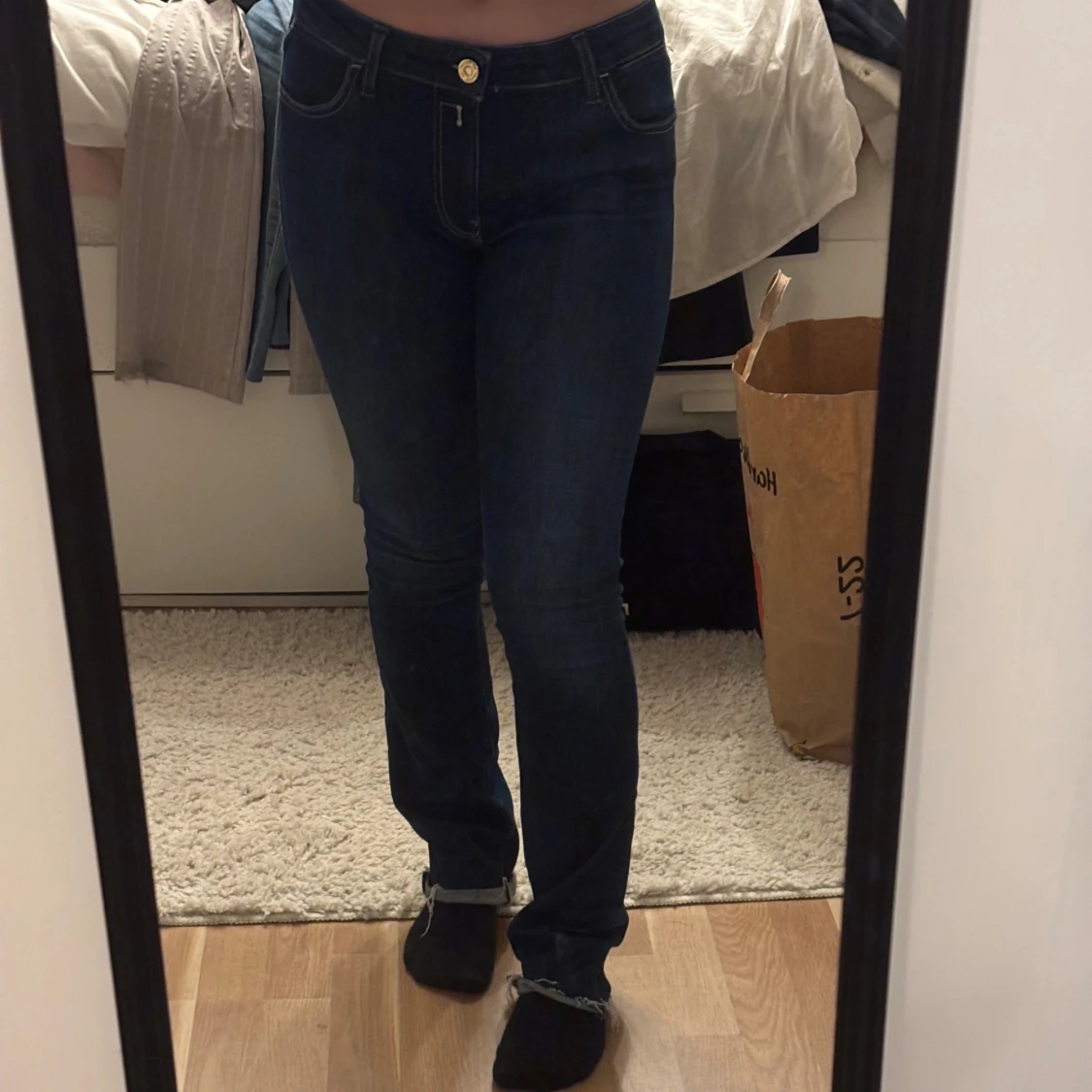 Mörkblå utsvängda jeans från Replay