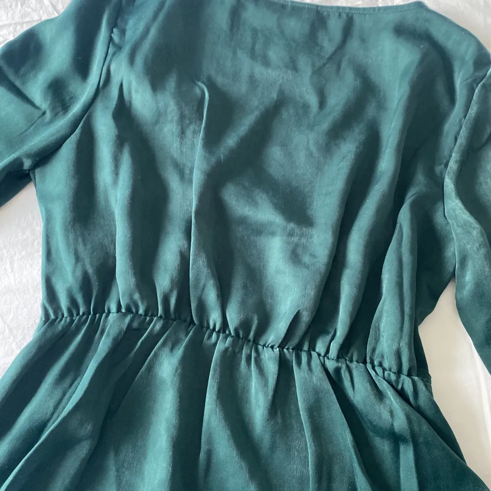 Ny blus från vero moda, bara testad med storlek S. Nypris 399kr.. Puserot.