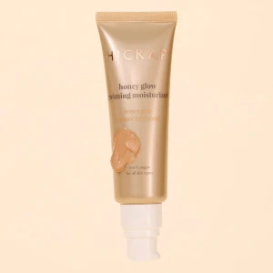 HICKAP Honey Glow Priming Moisturizer - Säljer en av mina Honey Glow Primers från Hickap då jag råka köpa två samtidigt. Ger jättefint glow. 50ml 