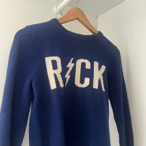 Blå stickad tröja från Zadig & Voltaire - Gammal model från Zadig barn, knappt använd  