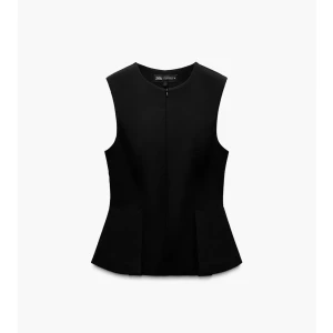 Topp - Slutsåld topp på zara, sååå snygg men är tyvärr för liten på mig därav säljer jag! Har prislappen kvar så den är i nyskick! Nypris 379:- 🩷🩷