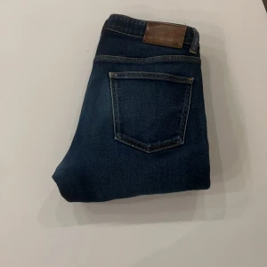 J.Lindberg  - Skit feta jeans som är helt nya. Vårat pris är 349 som är väldigt bra för nya jeans ifrån j.Lindberg. Hör av dig🙌🏻🙌🏻